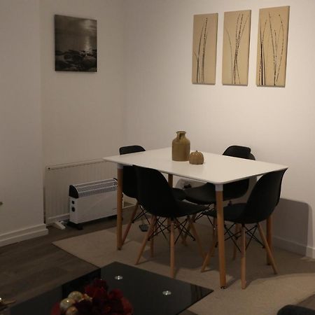 Luxury 1 Bedroom Flat In The Heart Of Wood Green Лондон Екстериор снимка