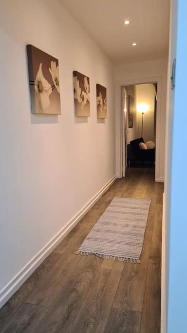 Luxury 1 Bedroom Flat In The Heart Of Wood Green Лондон Екстериор снимка