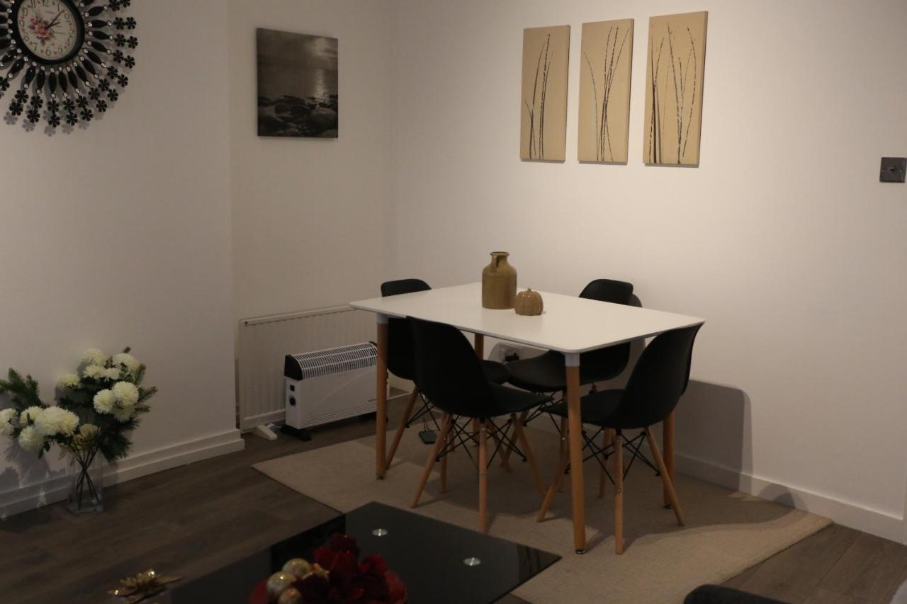 Luxury 1 Bedroom Flat In The Heart Of Wood Green Лондон Екстериор снимка