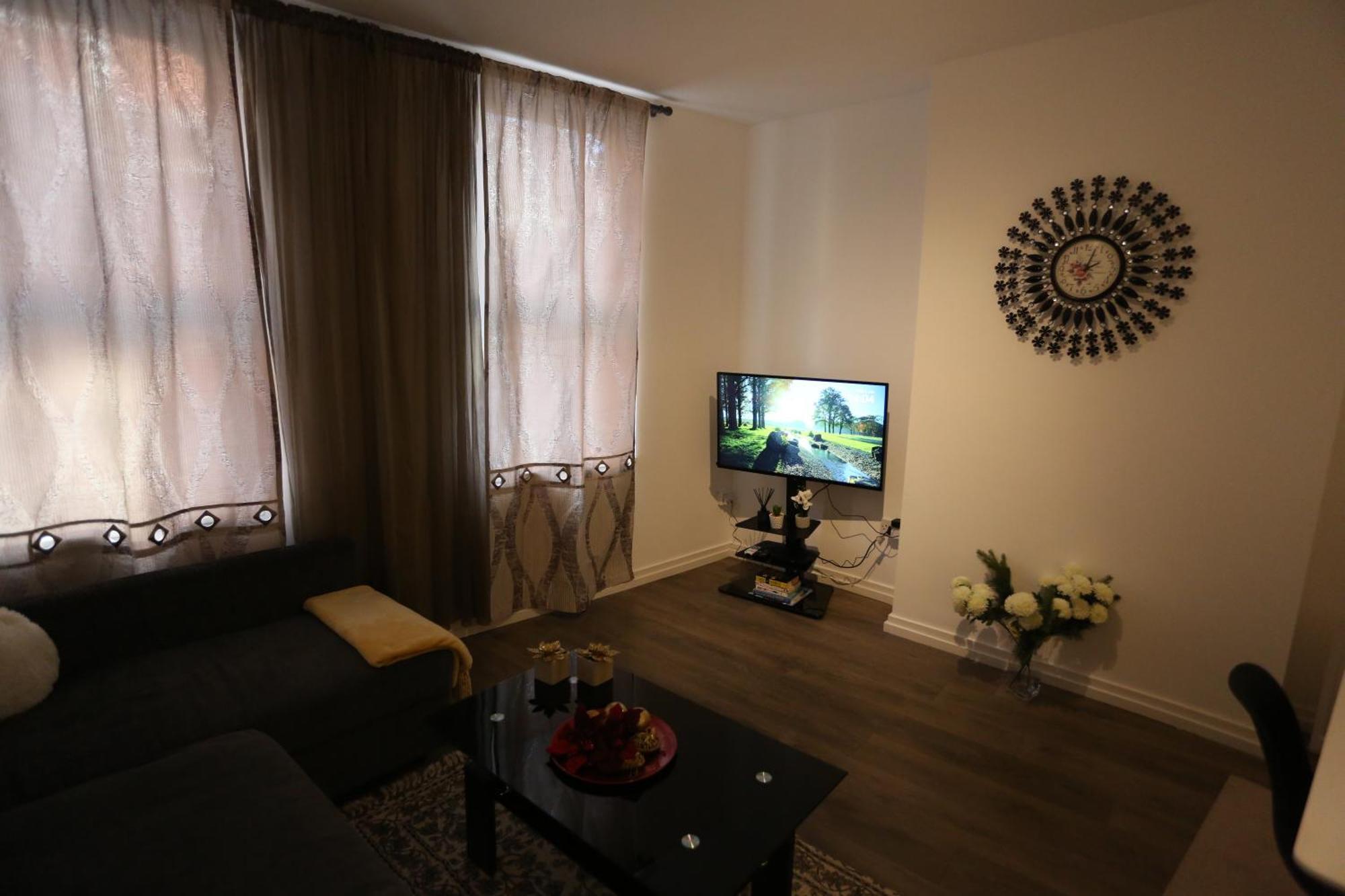 Luxury 1 Bedroom Flat In The Heart Of Wood Green Лондон Стая снимка